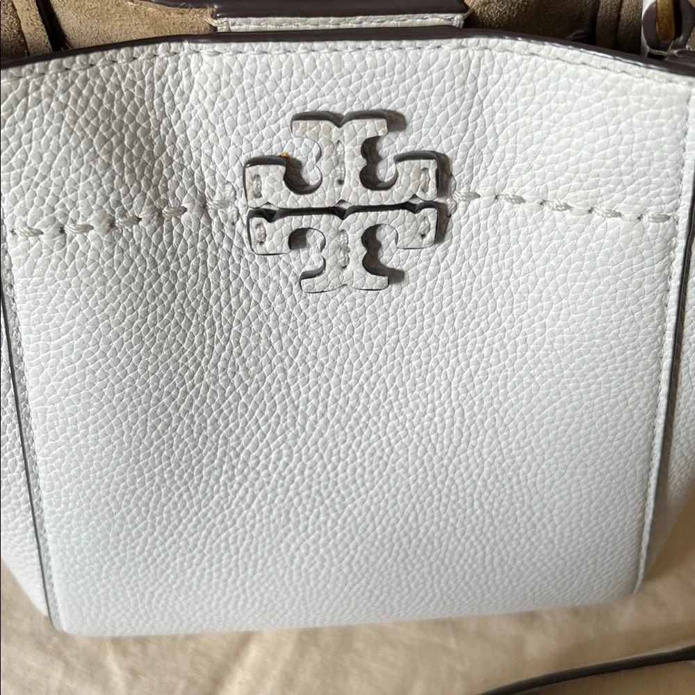 TORY BURCH White Mcgraw Bucket with Cross Body Strap & Dust bag